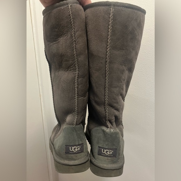 EUC Authentic Gray Classic Tall Ugg Boots (9) - Picture 4 of 6